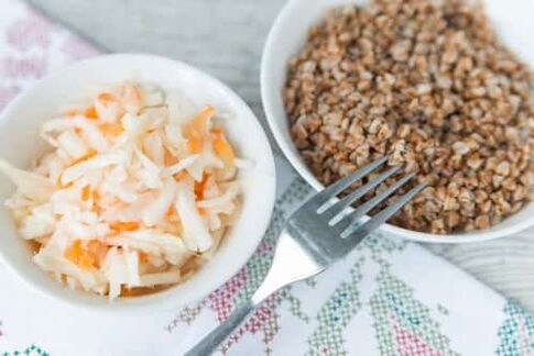 Saracen and salad wheat porridge