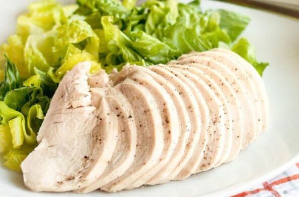 Boiled chicken meat is rich in protein and is ideal for the Japanese diet. 